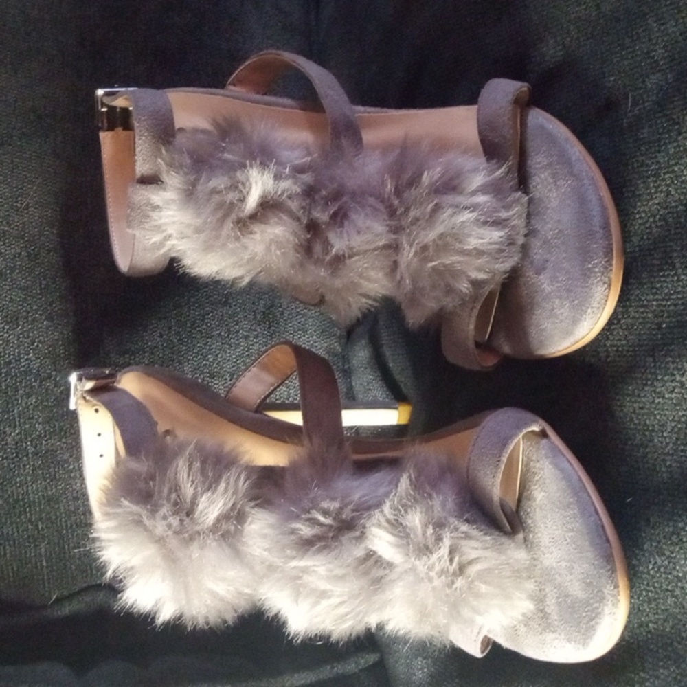 EGO (create yours) Grey 5 inch - 3 Pom Pom t-strap heels 👠